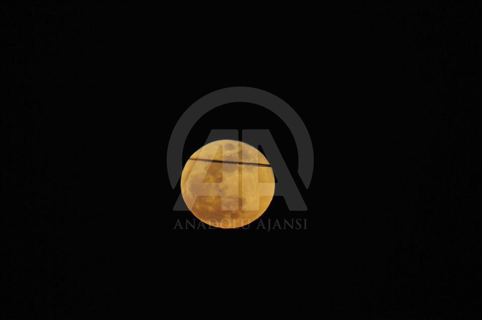 Kırklareli'nde 'Nadir Ay' gözlemlendi

