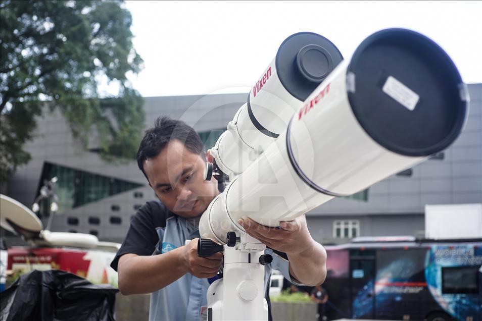 Endonezya'da Süper Kanlı Mavi Ay’ tutulması