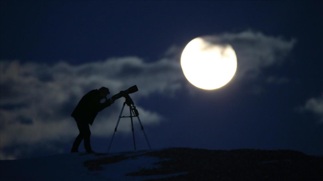 Bulan "berdarah" di ujung Januari
