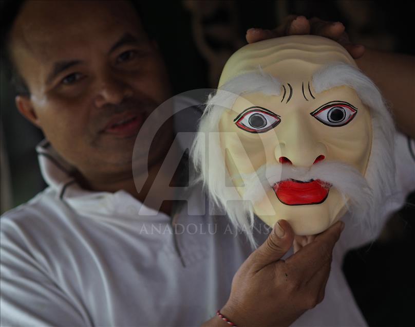 Bali'de geleneksek "Maskeli Dans" festivali