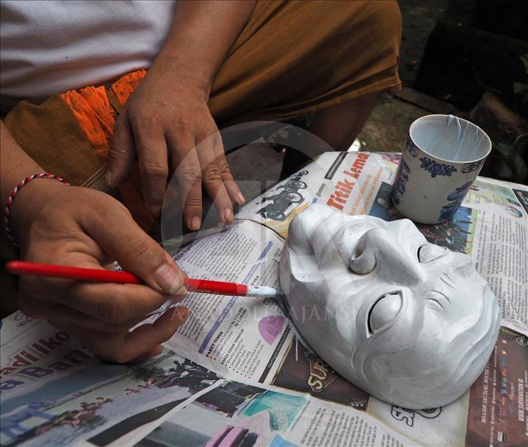 Bali'de geleneksek "Maskeli Dans" festivali