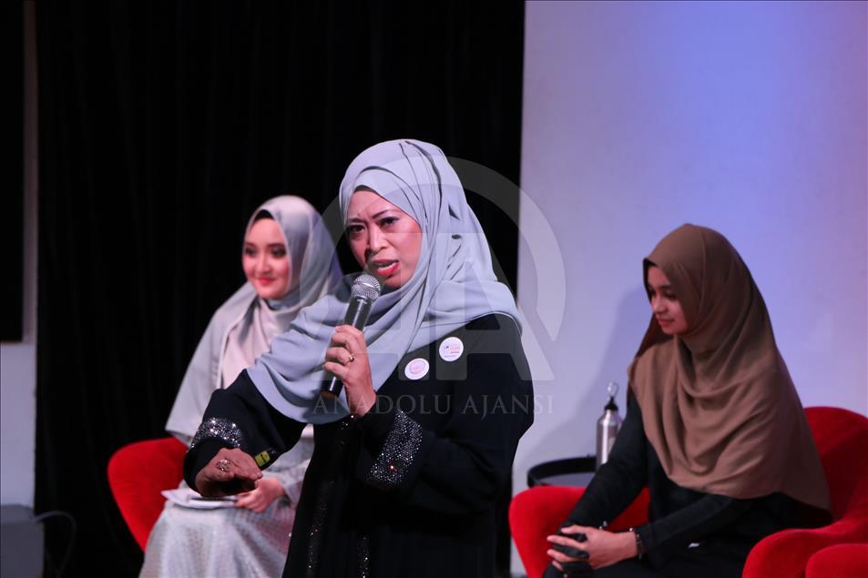 Des femmes malaisiennes célèbrent la Journée internationale du voile
