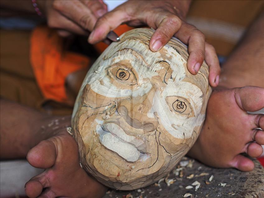 Bali'de geleneksek "Maskeli Dans" festivali