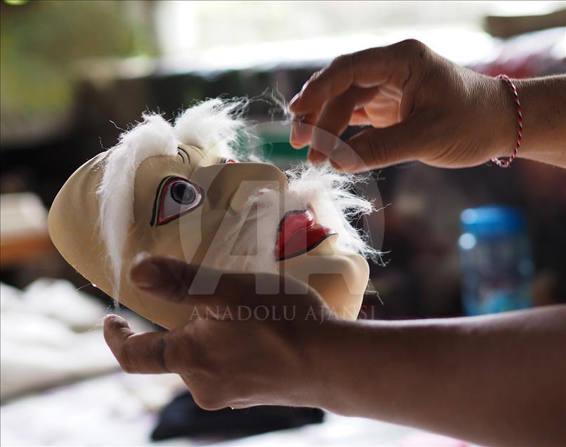 Bali'de geleneksek "Maskeli Dans" festivali