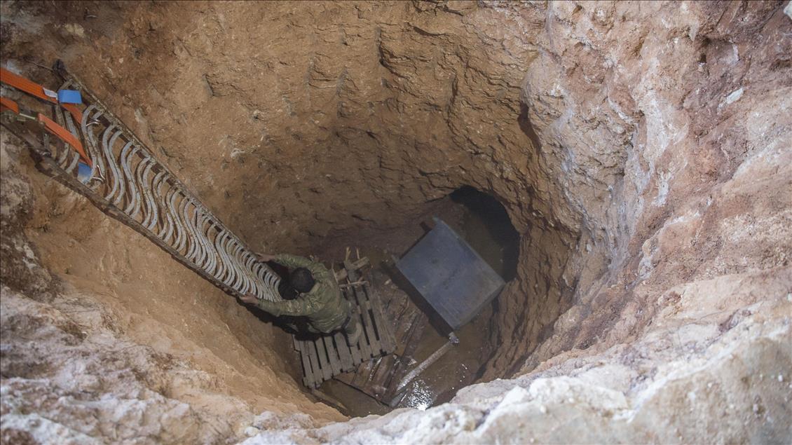 Afrin'de teröristlerin gizlendiği bir tünel daha bulundu
