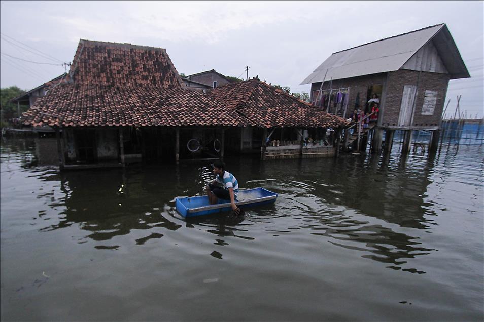 Climate change causes sea level rise in coastal cities of Indonesia