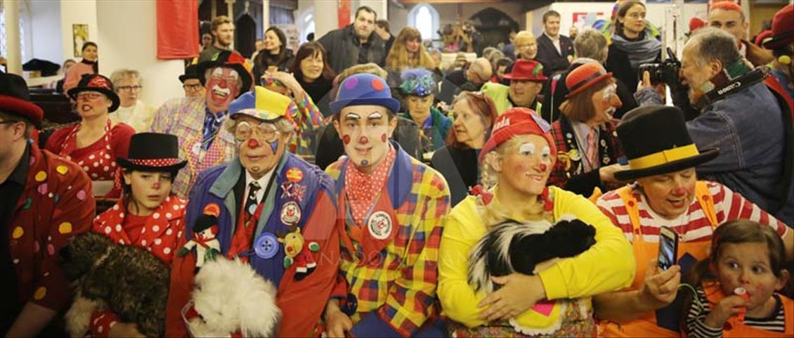 Payasos rinden homenaje al difunto rey de los payasos Joseph Grimaldi