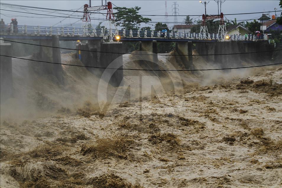 Bendungan Katulampa Bogor siaga banjir