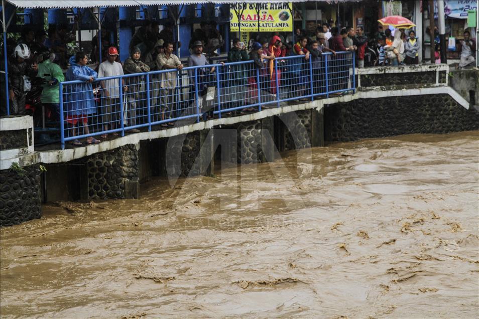 Bendungan Katulampa Bogor siaga banjir