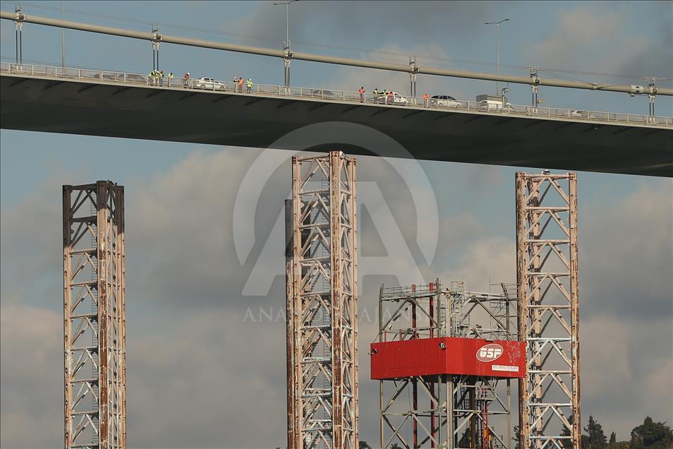 Petrol platformu taşıyan gemi yeniden İstanbul Boğazı'nda