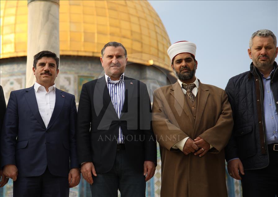 وزير الشباب والرياضة التركي يزور المسجد الأقصى