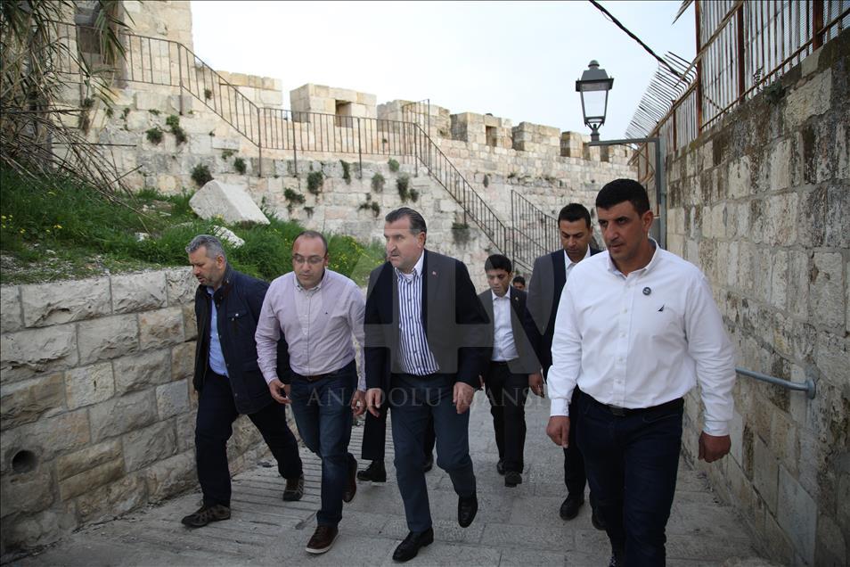 وزير الشباب والرياضة التركي يزور المسجد الأقصى