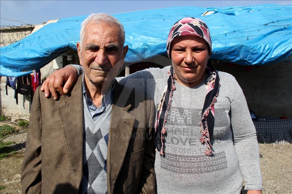 Mehmetçiğin kurtardığı Afrinli yaşlılar çocuklarına Türkiye'de kavuştu