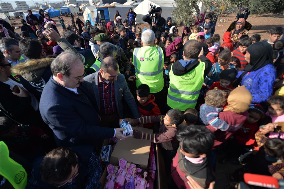 TIKA distributes aid to Syrians in Azez