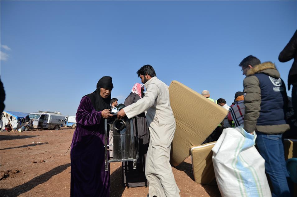 TIKA distributes aid to Syrians in Azez