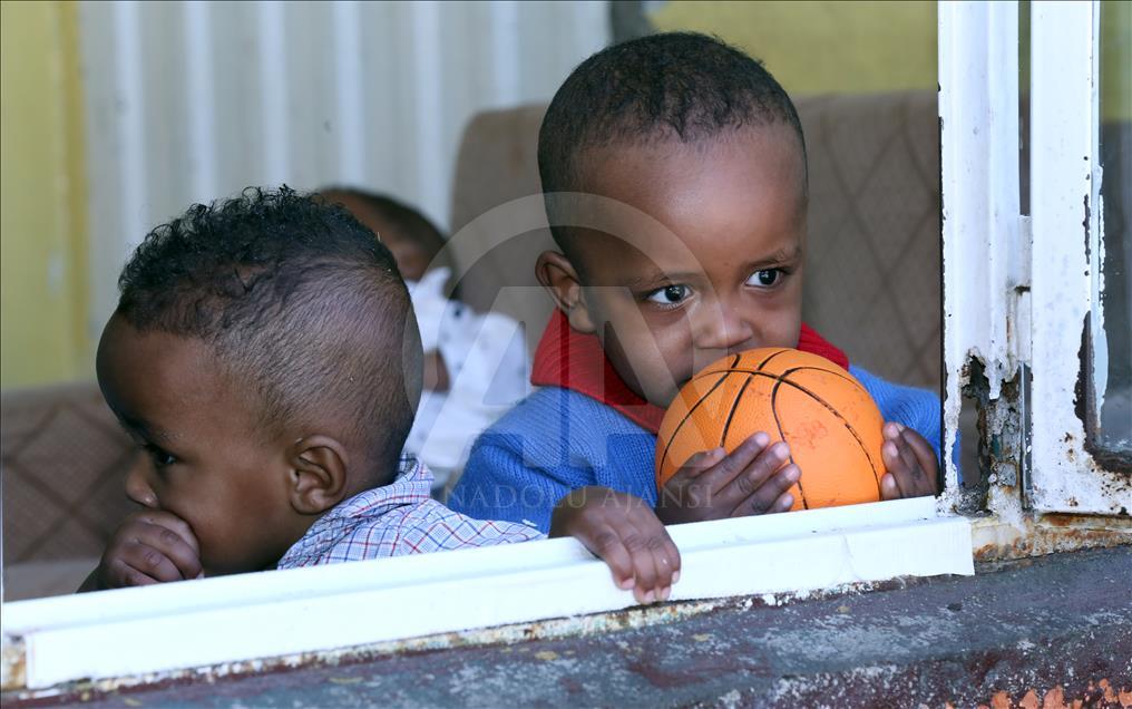 Etiyopyalı kimsesizlerin yürek burkan yaşamları 
