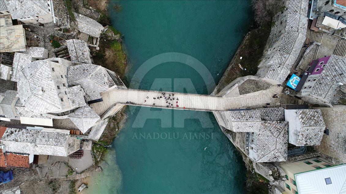 Stari most iz zraka: Turisti i tokom zime uživaju u ljepotama čuvenog mosta