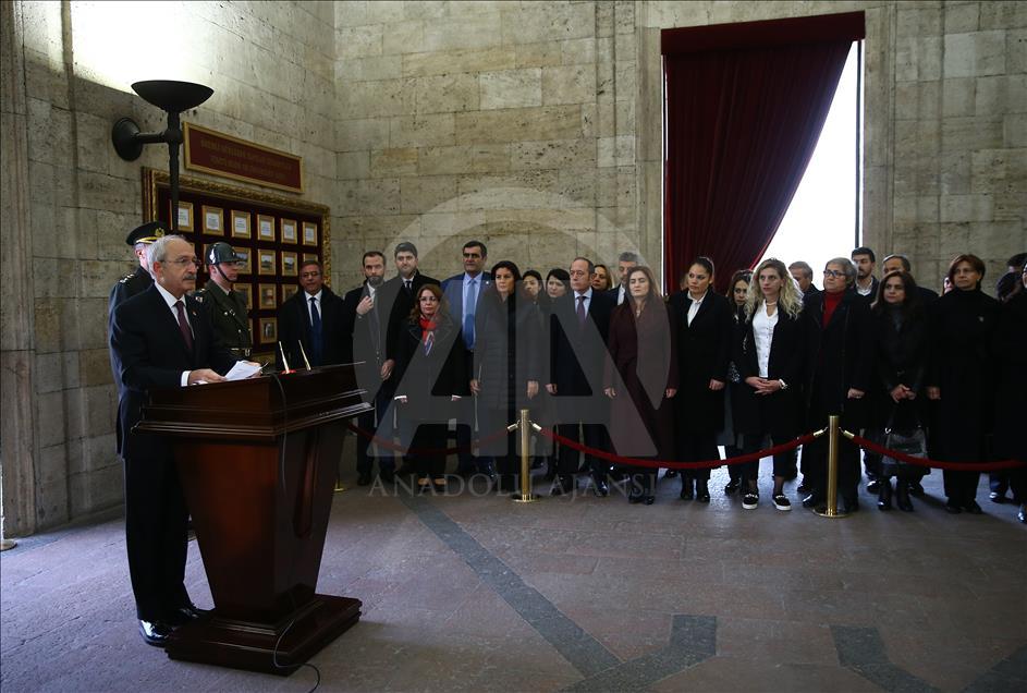 CHP Genel Başkanı Kılıçdaroğlu Anıtkabir'i ziyaret etti.