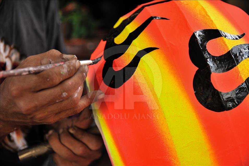 Melihat industri kerajinan Liong dan Barongsai
