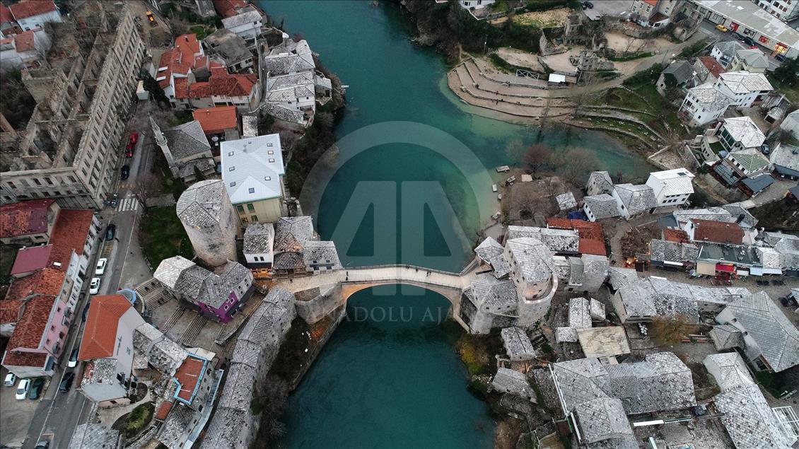 Stari most iz zraka: Turisti i tokom zime uživaju u ljepotama čuvenog mosta