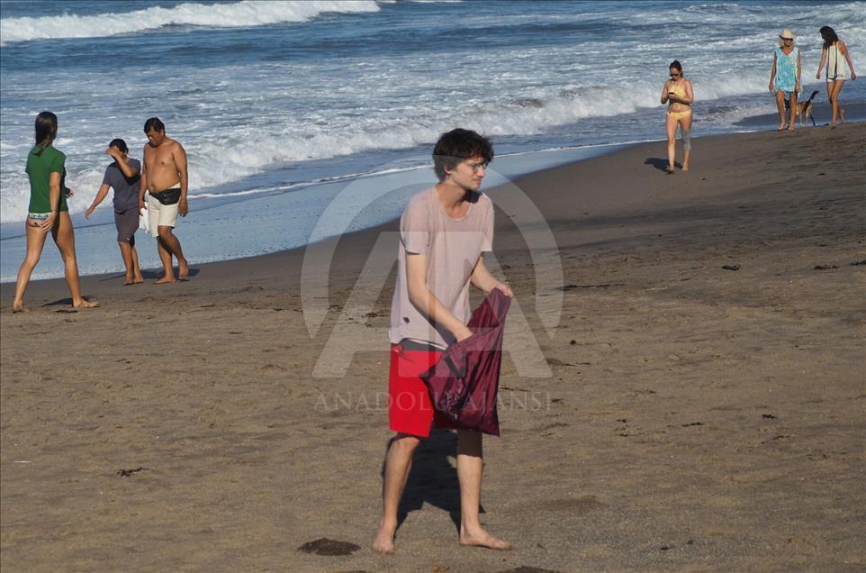 Aksi bersih pantai di Bali