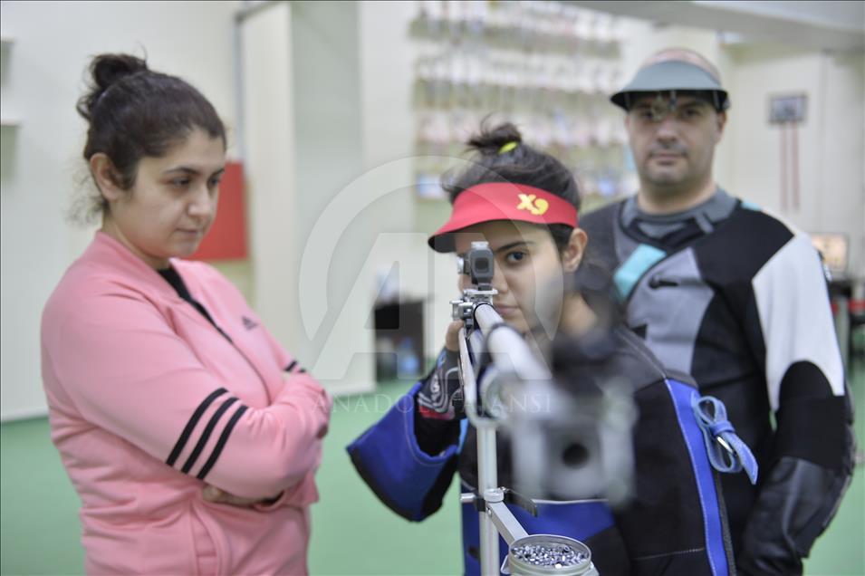 Atıcı anne ve babanın rekortmen kızı