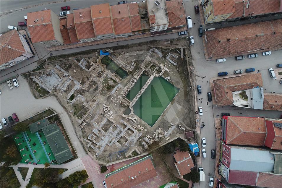 İki bin yıllık hamamda kış ortasında yüzme keyfi