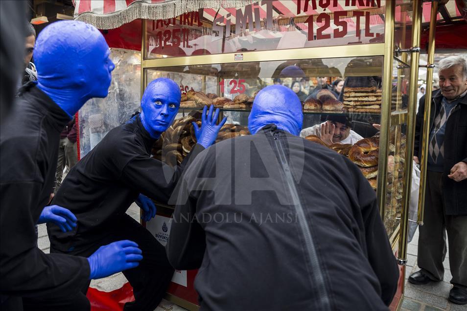 Blue Man Group gösterisi