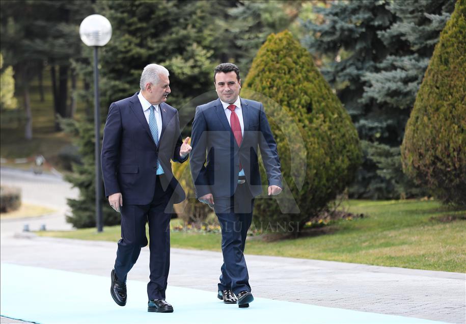 Zaev pritet me ceremoni zyrtare nga homologu i tij Yıldırım
