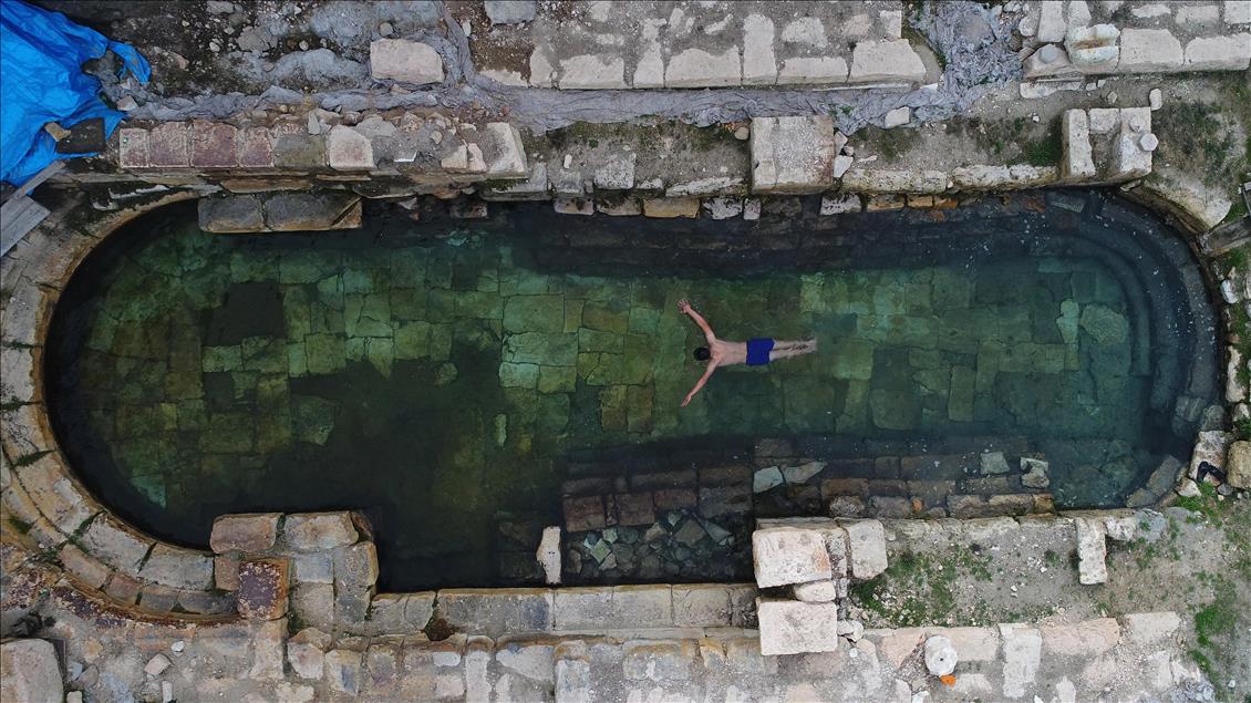 İki bin yıllık hamamda kış ortasında yüzme keyfi