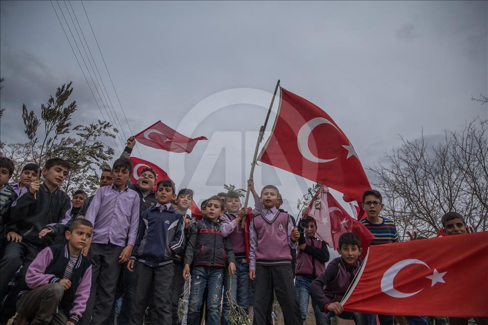 Köylü çocuklardan Zeytin Dalı Harekatı'na destek