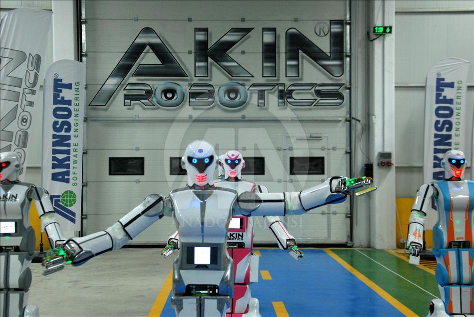 Yerli insansı robotlar "oyun havası"na girdi