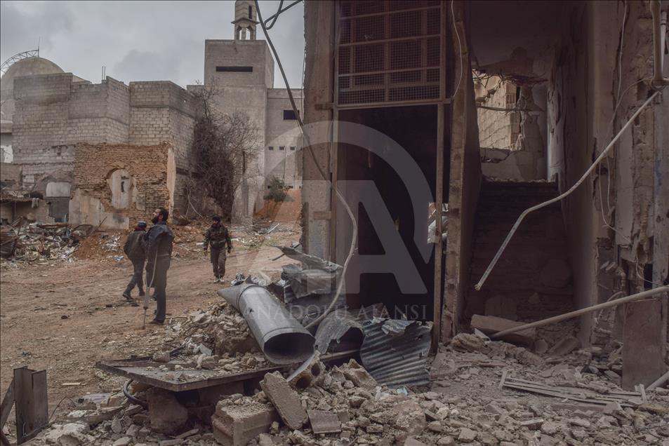 Сторонники Асада превратили пригород Дамаска в руины
