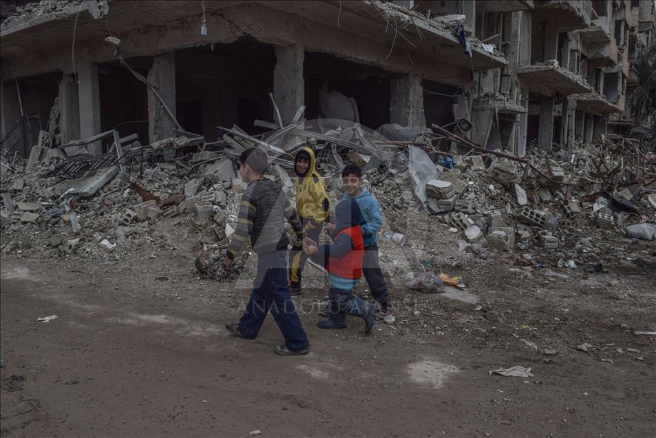 Сторонники Асада превратили пригород Дамаска в руины
