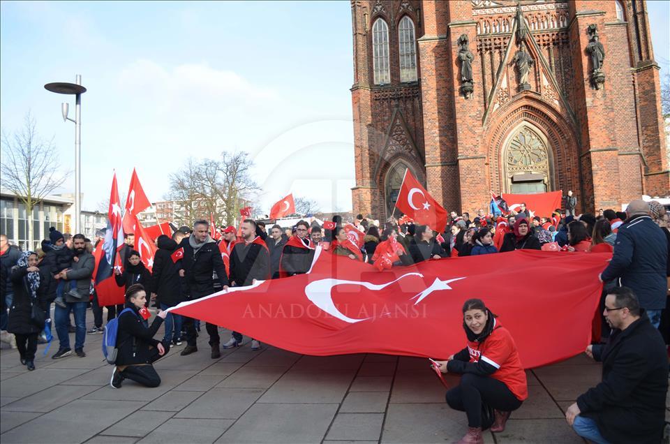 Almanya'da Türk Silahlı Kuvvetleri'ne destek mitingi