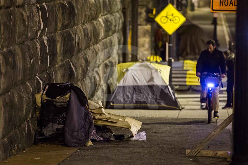 Кто помогает бездомным американцам выжить зимой?