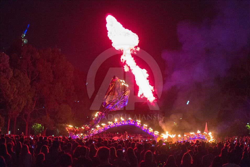 Australi, festival i mbushur me ndriçim spektakolar