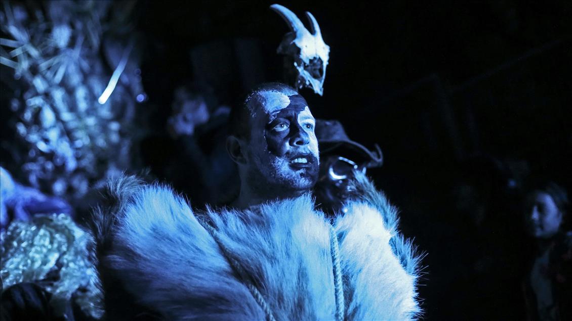 Malam karnaval hantu di Yunani