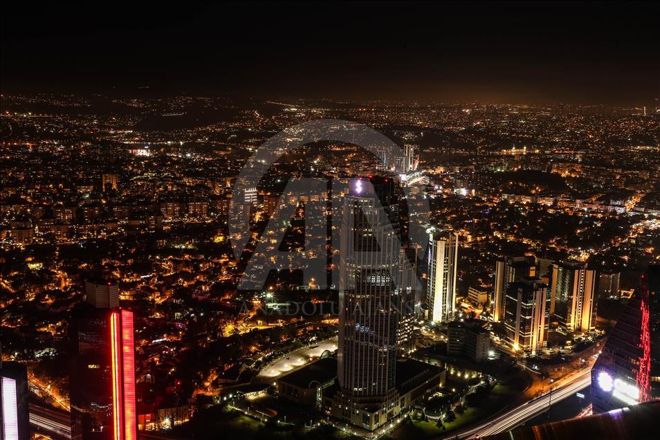 İstanbul'un en yüksek binasından kent bir başka görülüyor