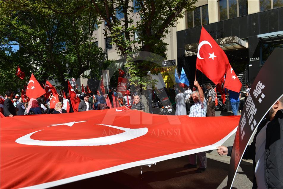 Avustralyalı Türkler Mehmetçik için ayakta 