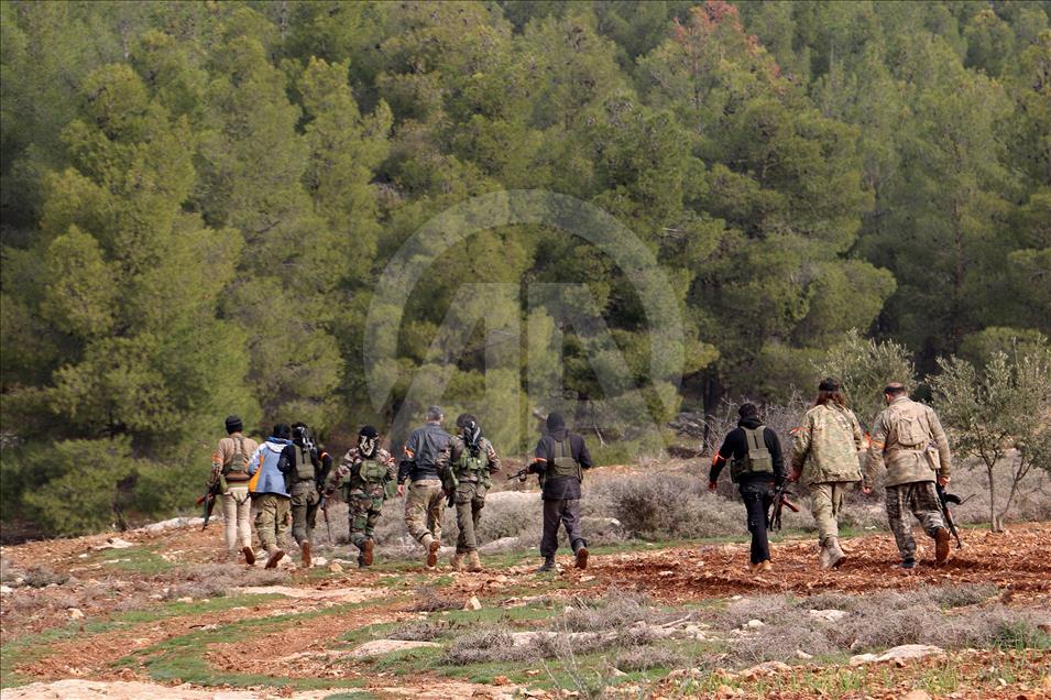 TSK ve ÖSO, Afrin'de teröristlerin Kilis'le sınır temasını kesti