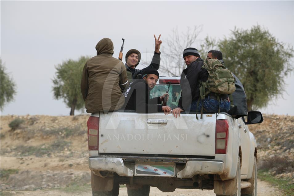 TSK ve ÖSO, Afrin'de teröristlerin Kilis'le sınır temasını kesti
