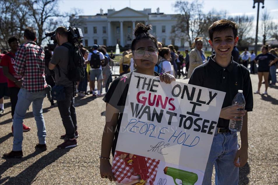 Estudiantes en EEUU protestan contra la venta y porte de armas 