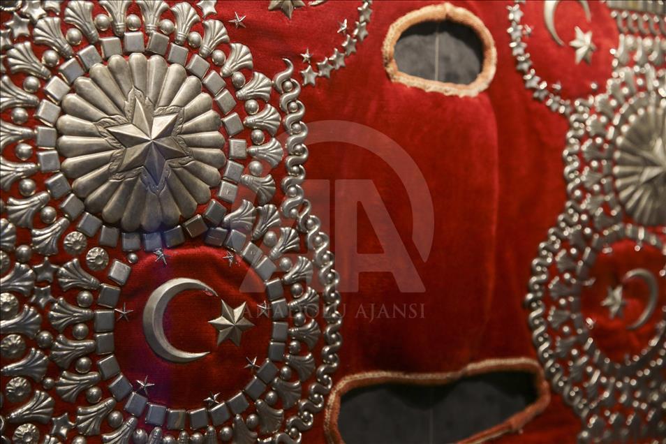 Atatürk'ün Latife Hanım'a hediye ettiği atın eyeri satışta