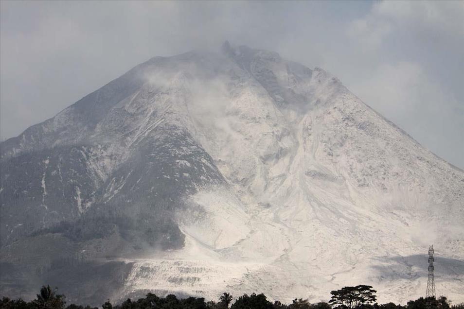 Erupción del monte Sinabung en Indonesia