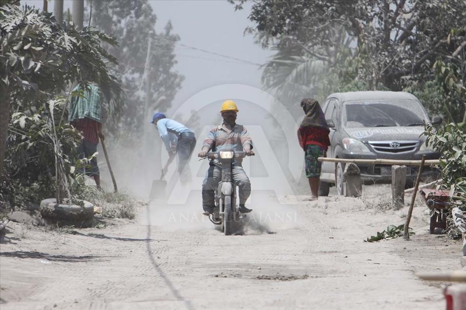 Erupción del monte Sinabung en Indonesia
