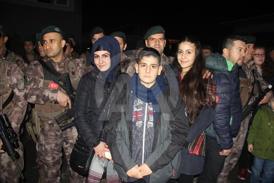 Özel harekat polisleri dualarla Afrin'e uğurlandı