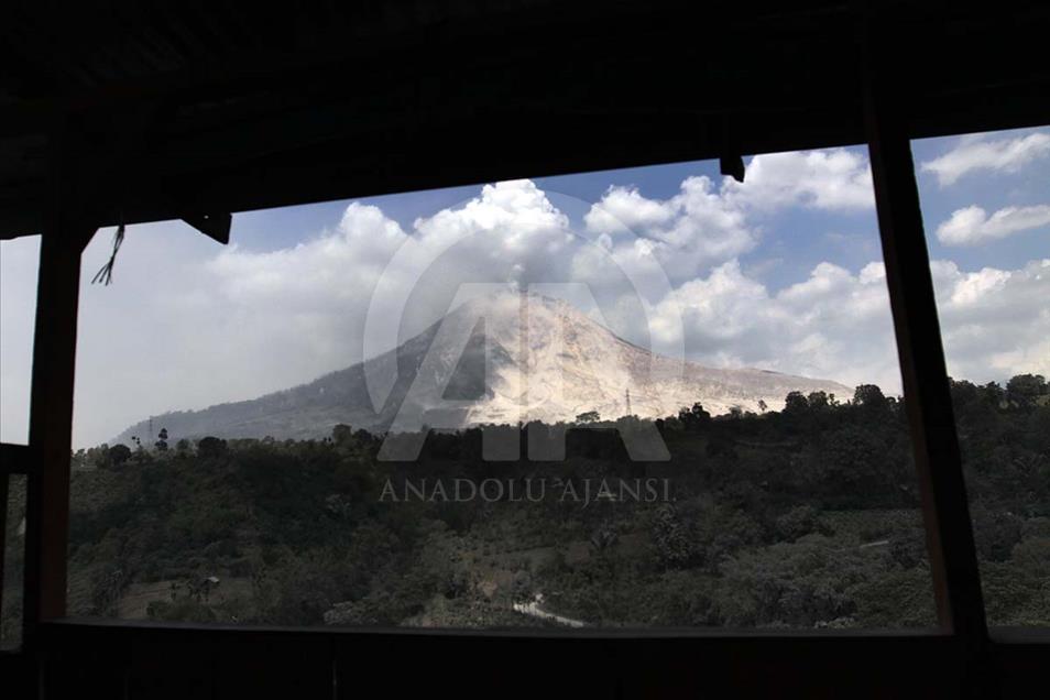 Erupción del monte Sinabung en Indonesia