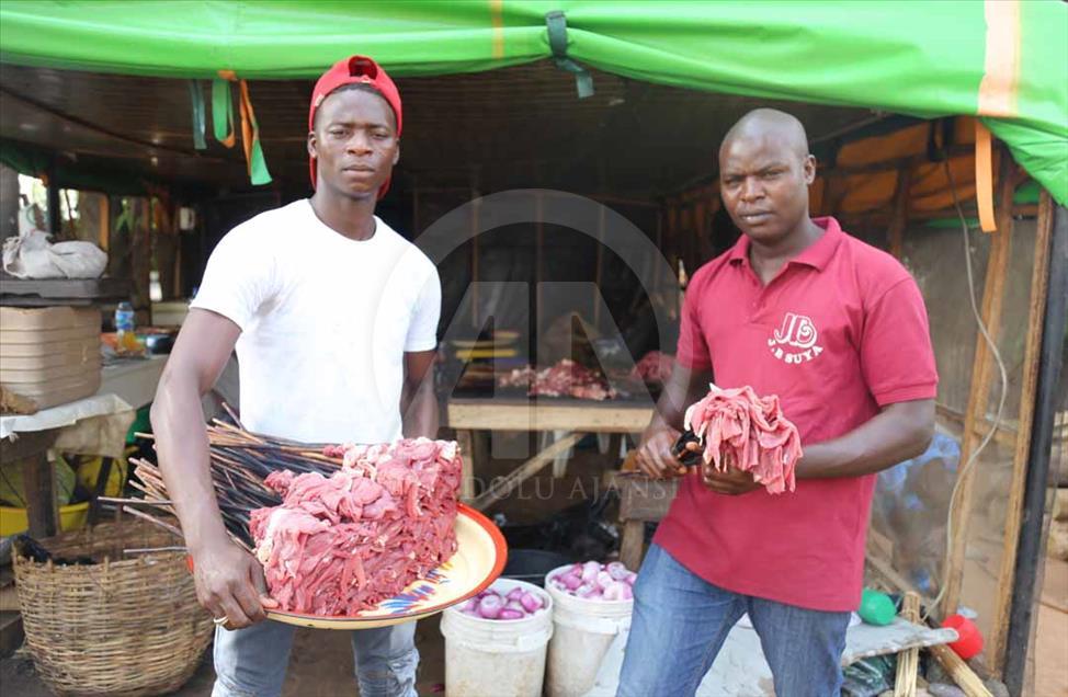 Así se prepara el "Suya", la comida favorita en Nigeria