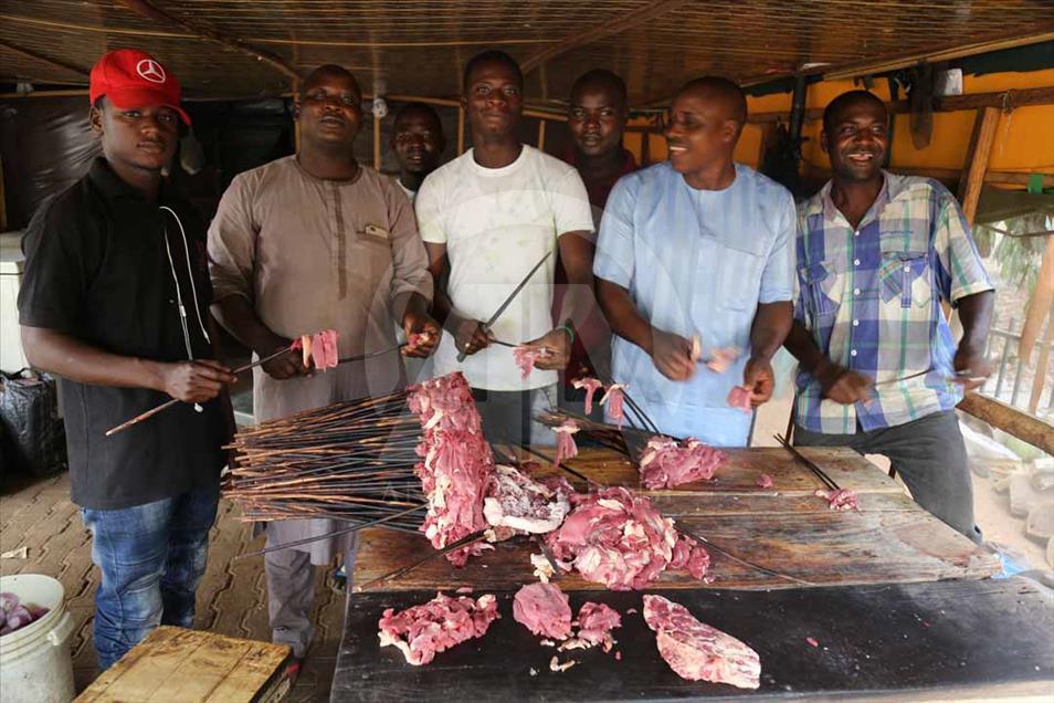 Así se prepara el "Suya", la comida favorita en Nigeria